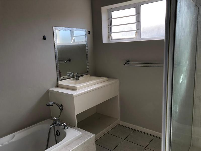 4 Bedroom Property for Sale in Perlemoenbaai Western Cape